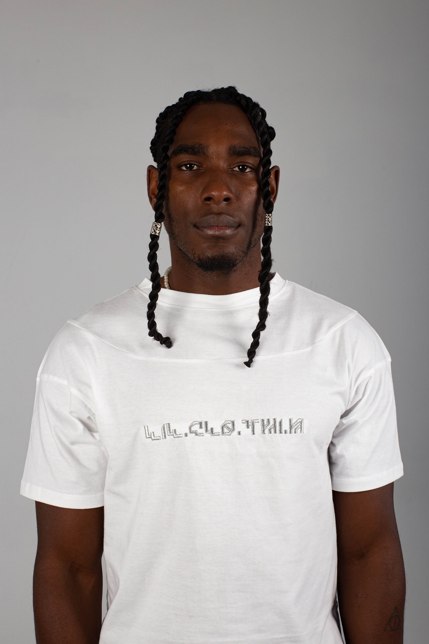 WHITE TEE