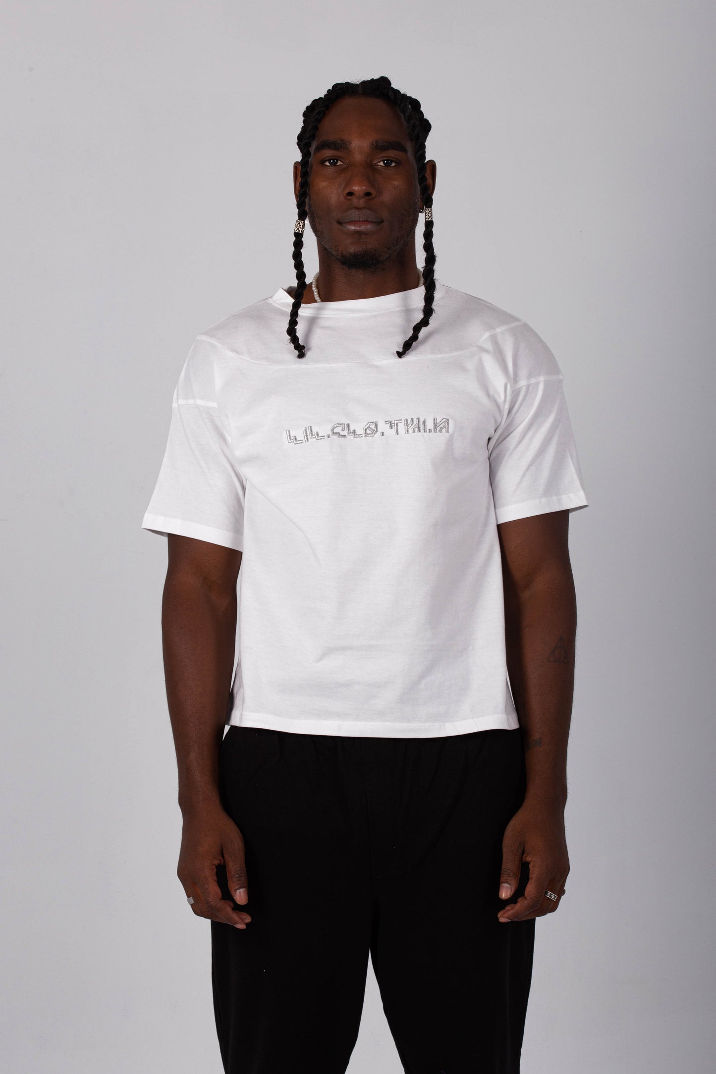 WHITE TEE