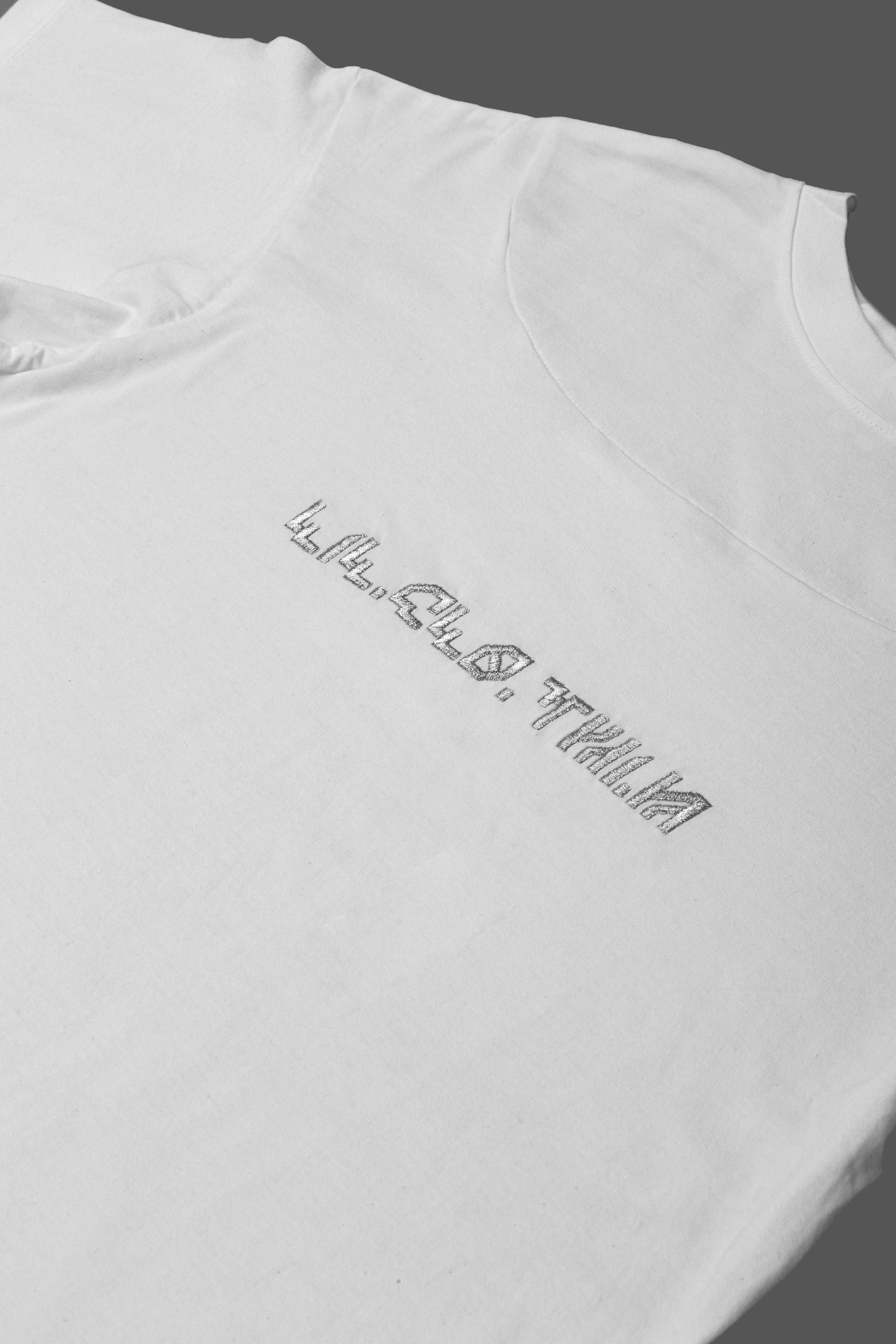 WHITE TEE