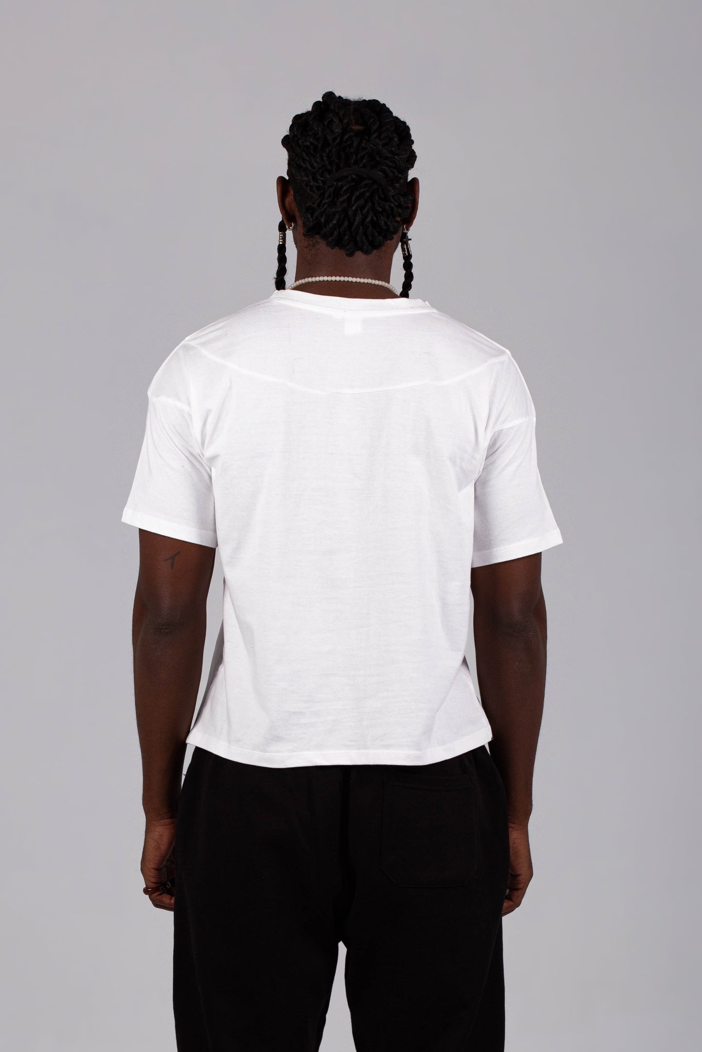 WHITE TEE